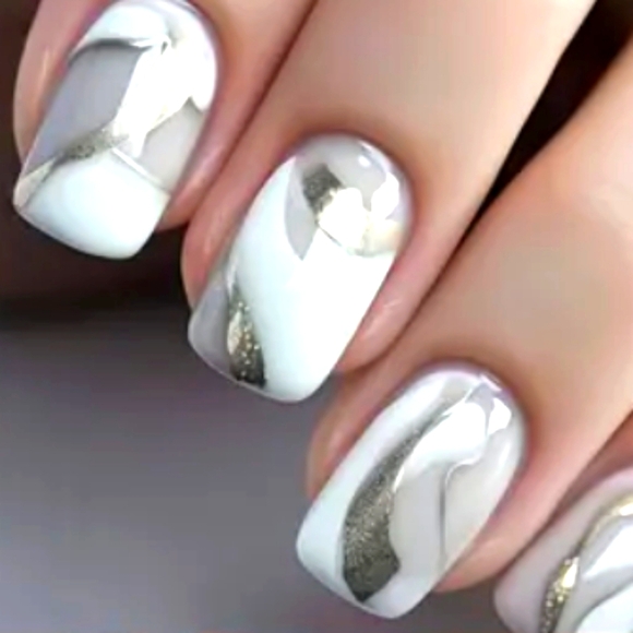 #26 Nails press on - Picture 1 of 1